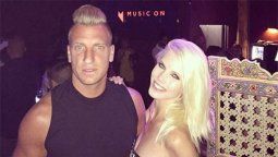 ¡Es para Wanda que lo mira por TV! La foto más romántica de Maxi López