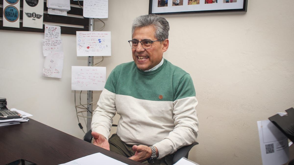 Eduardo Flores, un comerciante de vocación que debió enfrentar una pérdida muy grande y siguió adelante gracias a sus afectos. Eduardo Flores, un comerciante de vocación que debió enfrentar una pérdida muy grande y siguió adelante gracias a sus afectos.