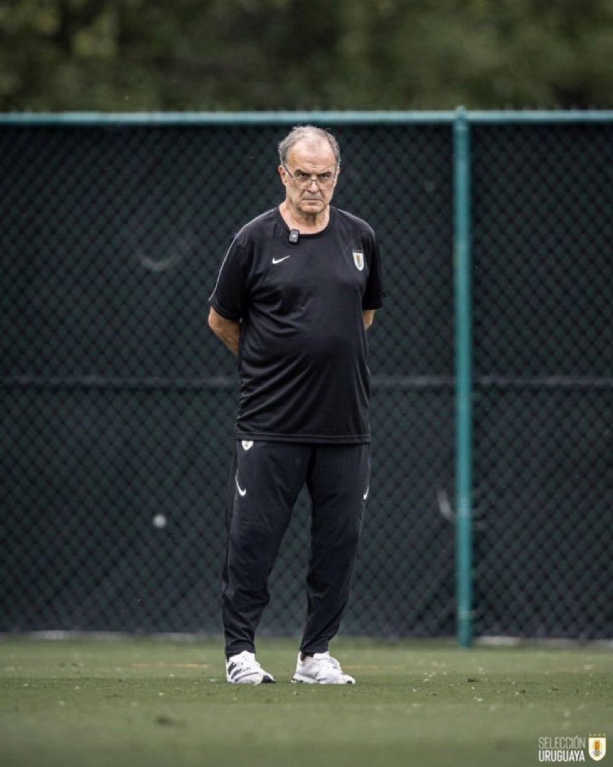La CONMEBOL suspendió a Marcelo Bielsa por demorar su salida al campo de juego en dos ocasiones. La CONMEBOL suspendió a Marcelo Bielsa por demorar su salida al campo de juego en dos ocasiones. 