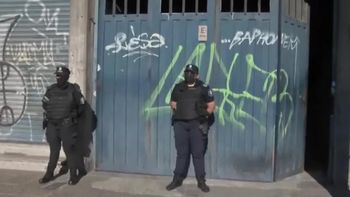 Baleó a un vecino con una escopeta, se atrincheró durante 12 horas y se entregó a la policía