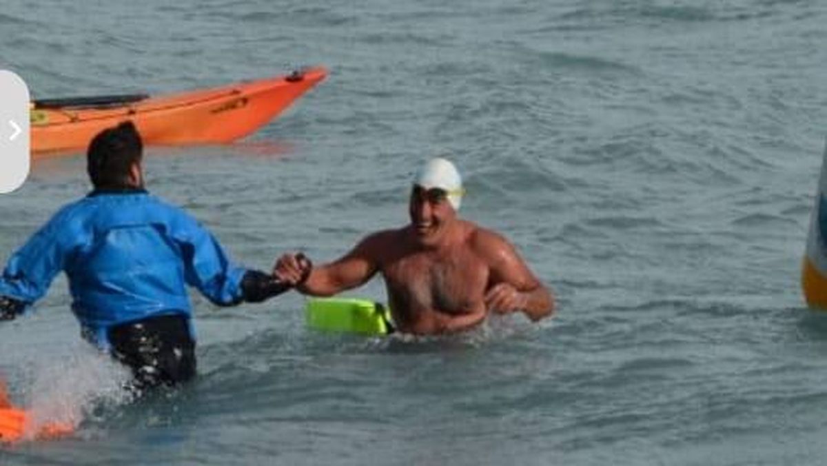 Llegando a la meta, sonriente y feliz, en una anterior competencia. Llegando a la meta, sonriente y feliz, en una anterior competencia.