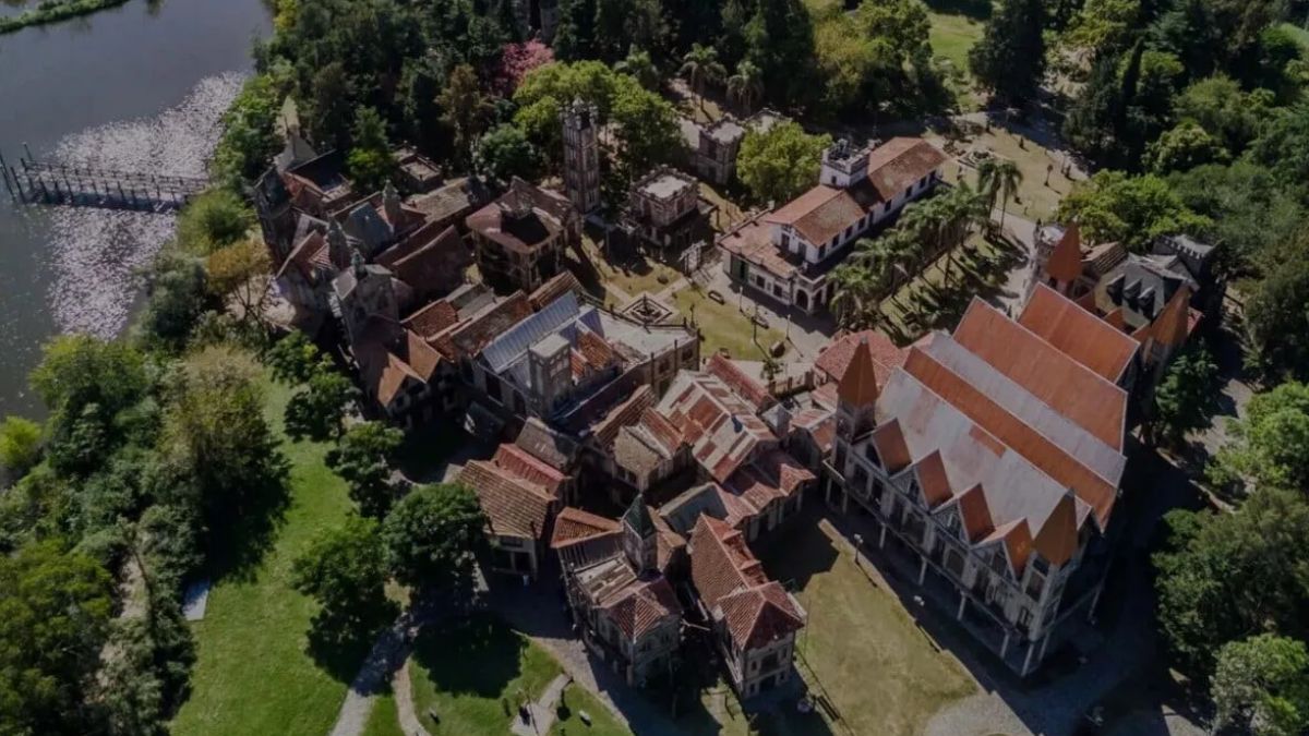 La ciudad conocida como el Disney argentino. La ciudad conocida como el Disney argentino.