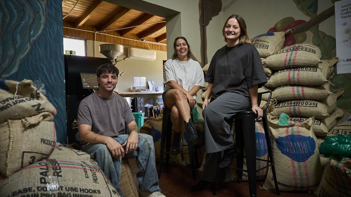 La nueva generación de emprendedores de café son jóvenes que revolucionan el sector en Mendoza. La nueva generación de emprendedores de café son jóvenes que revolucionan el sector en Mendoza.