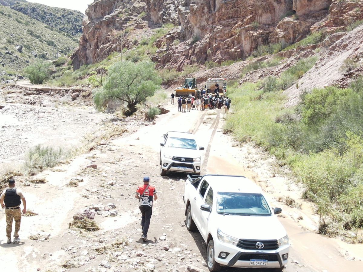 El aluvión en el río Atuel afectó caminos, dejó daños en las centrales eléctricas y hasta hubo que rescatar a turistas que estaban acampando en la zona. El aluvión en el río Atuel afectó caminos, dejó daños en las centrales eléctricas y hasta hubo que rescatar a turistas que estaban acampando en la zona.