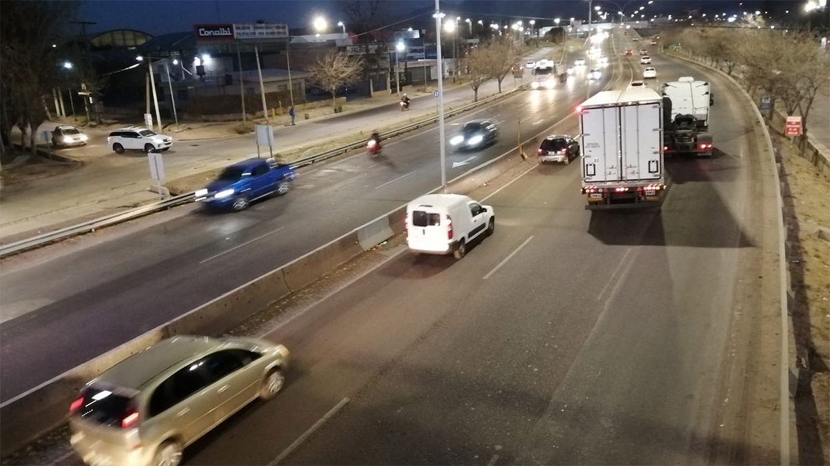 Caos de tránsito por accidentes en Costanera y en el Acceso Sur