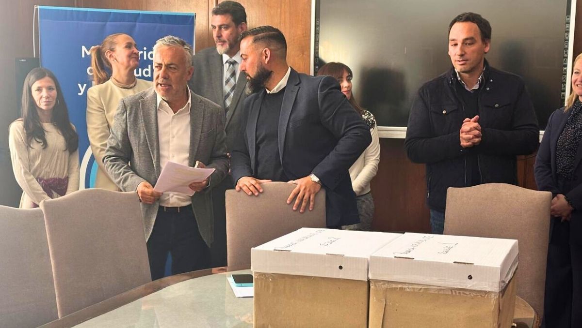 El gobernador Alfredo Cornejo participó de la apertura de sobres de la licitación del hospital de Luján de Cuyo. El gobernador Alfredo Cornejo participó de la apertura de sobres de la licitación del hospital de Luján de Cuyo.