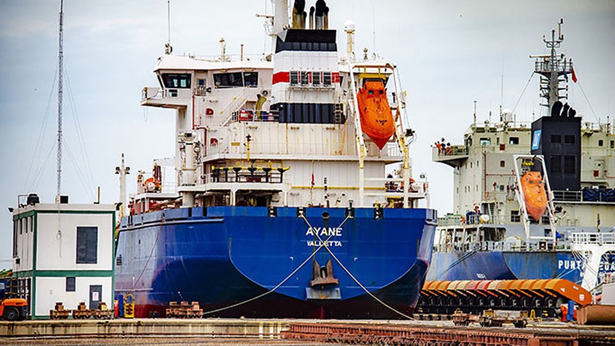 El buque petrolero Ayane de bandera de Malta