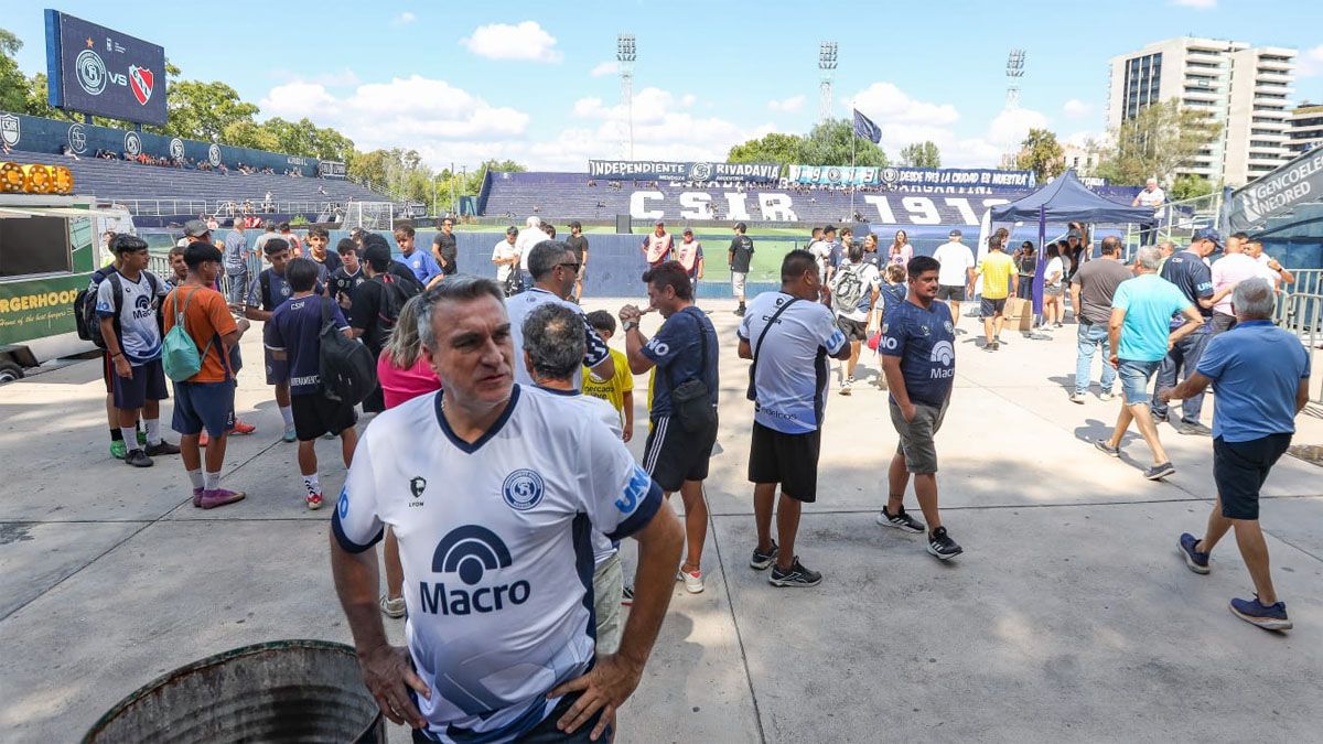 Los fan&aacute;ticos del Azul del Parque coparon el Parque.