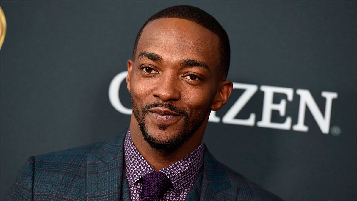 Anthony Mackie es uno de los protagonistas de Paratemporal, película que está en Netflix.