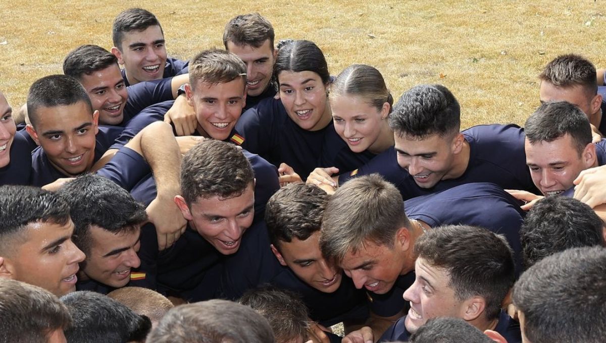 Leonor de Borbón y sus compañeros en la Escuela Naval de Marín. Leonor de Borbón y sus compañeros en la Escuela Naval de Marín.