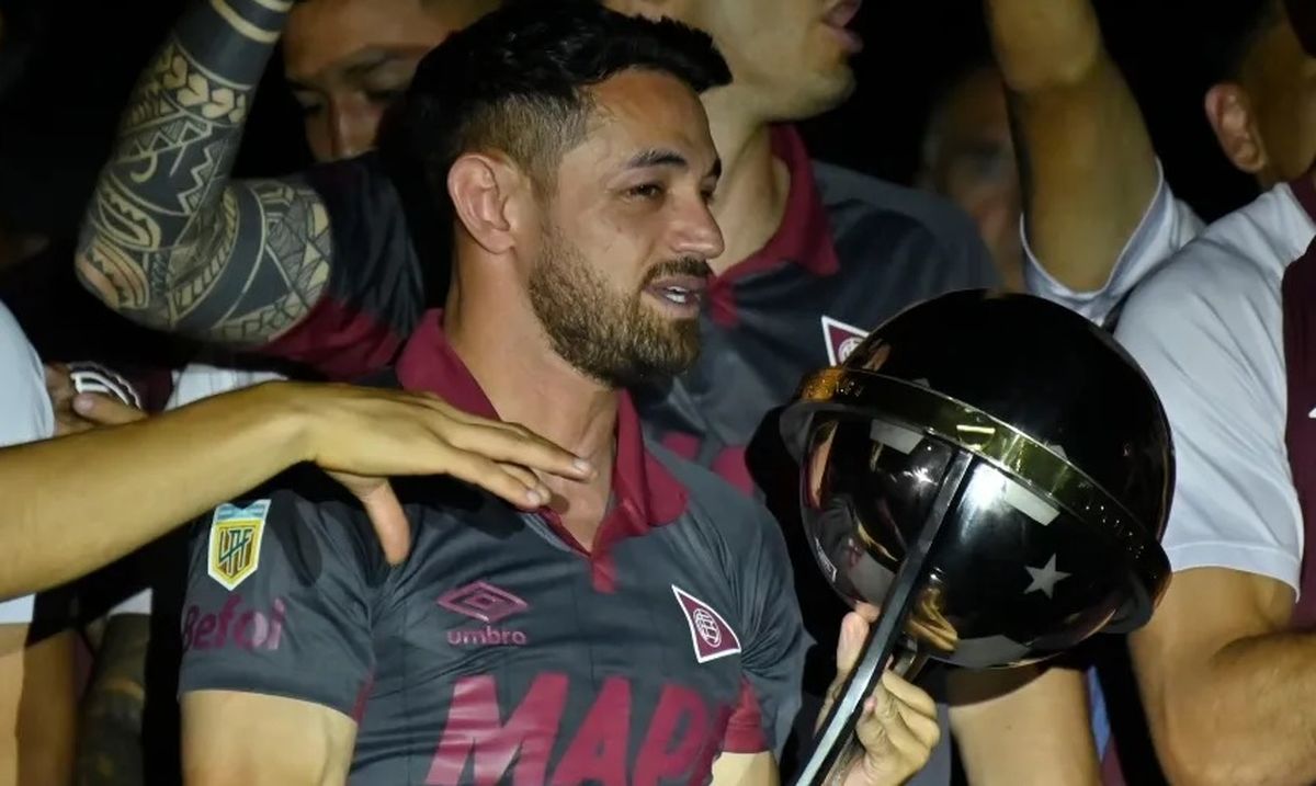 El emotivo y filoso posteo del Lautaro Acosta anunciando su retiro: dardo para la dirigencia de Lanús