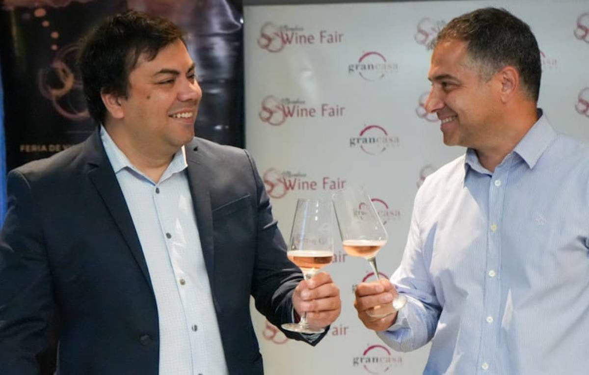 El intendente Francisco Lo Presti junto a Paulo Casazza en el anuncio de Wine Fair en el Puesto del Indio.