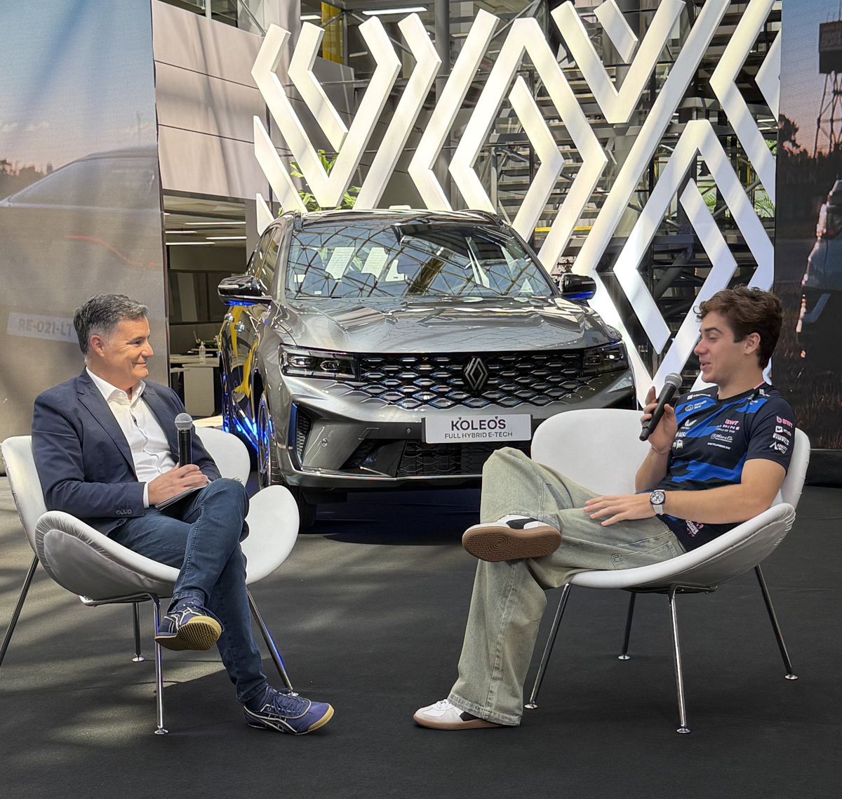 Colapinto en Renault junto a Pablo Sibila, CEO de la marca en Argentina.