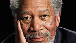 Actor superlativo. Es Morgan Freeman que se luce en la cinta El cazador de sueños. 