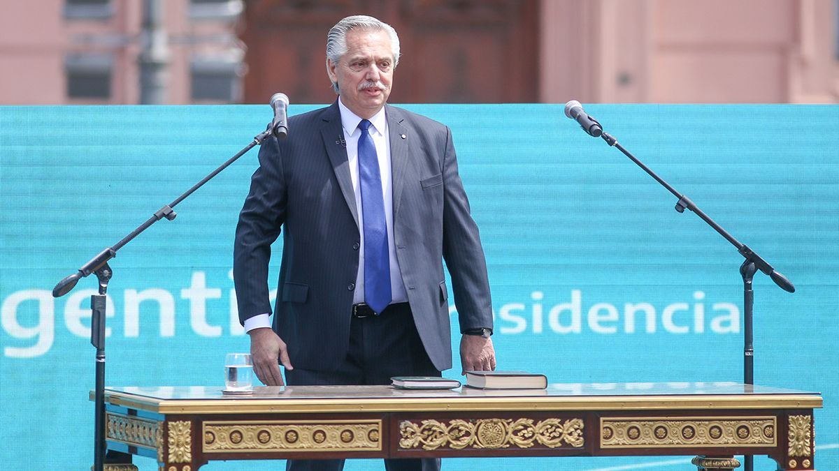 Alberto Fernández no pudo lograr la foto con Messi y el resto de la Selección argentina.