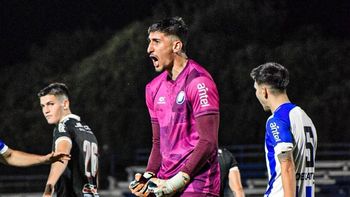 El insólito gol de un arquero argentino en el fútbol de Uruguay que se hizo viral El insólito gol de un arquero argentino en el fútbol de Uruguay que se hizo viral