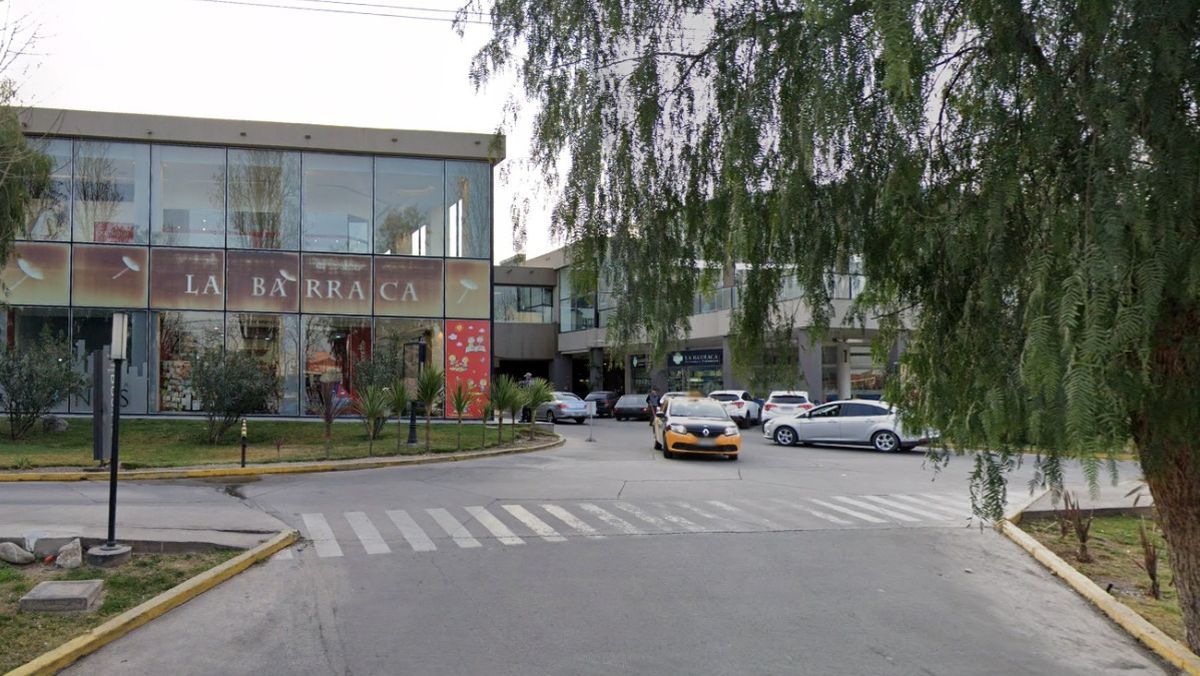 El estacionamiento de La Barraca fue escenario de un incidente extrañísimo.