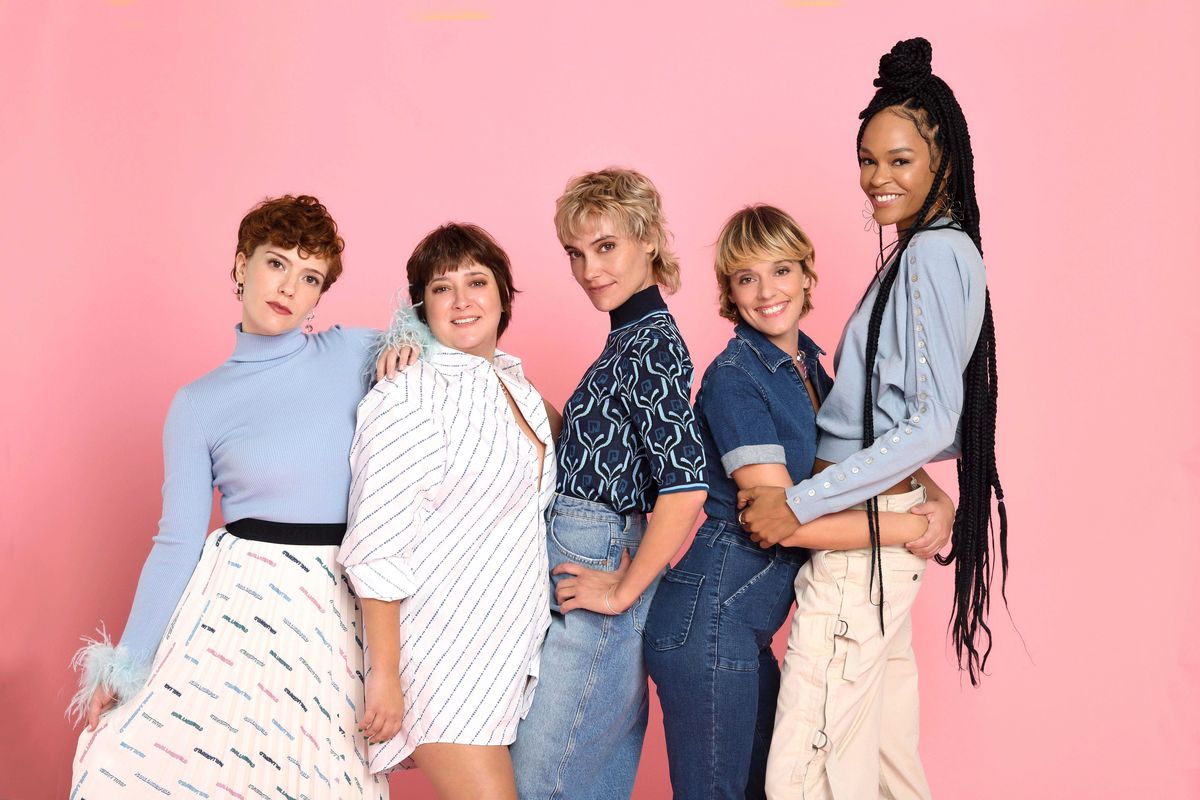 Las últimas de la fila, la miniserie de Netflix de comedia y drama que cambiará tu forma de ver la vida. Las últimas de la fila, la miniserie de Netflix de comedia y drama que cambiará tu forma de ver la vida.