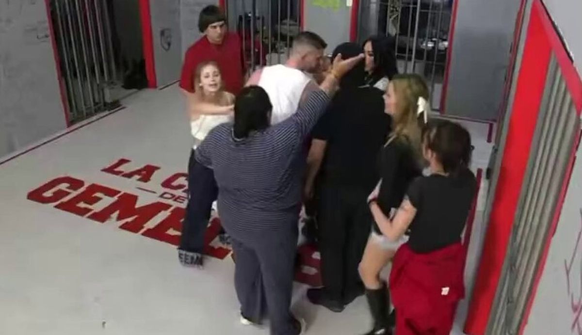 Coti Romero a las trompadas con La Falete en la Cárcel de los Famosos. Coti Romero a las trompadas con La Falete en la Cárcel de los Famosos.