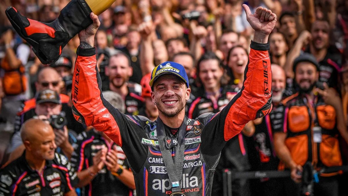 Marco Bezzecchi dio la sorpresa en la carrera sprint del Gran Premio de San Marino de MotoGP.
