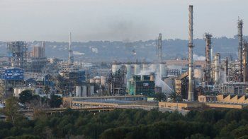 Una tapa de una tonelada voló tras explotar una petroquímica y mató a un hombre en su propia casa