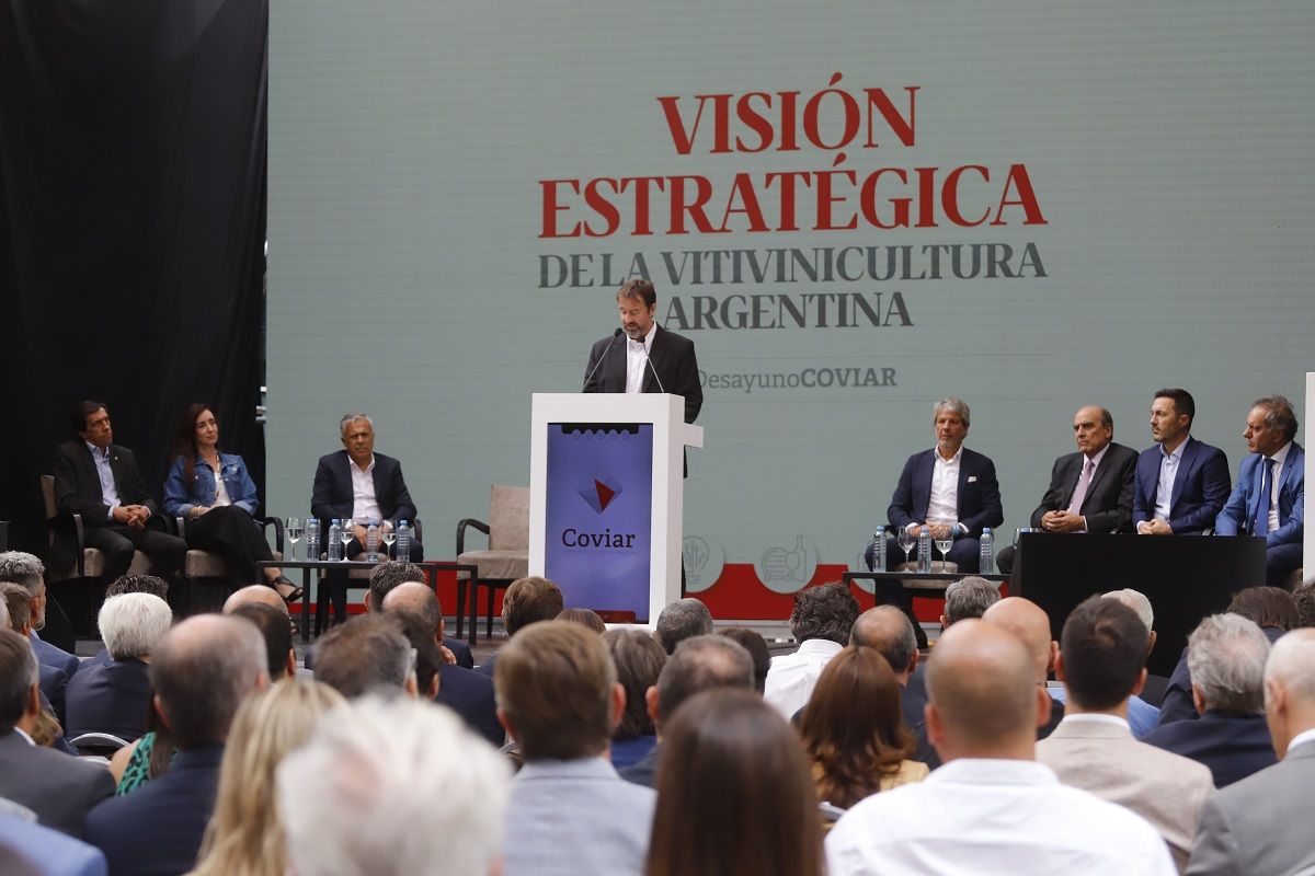  Mario González, en el Desayuno de la COVIAR. Mario González, en el Desayuno de la COVIAR.