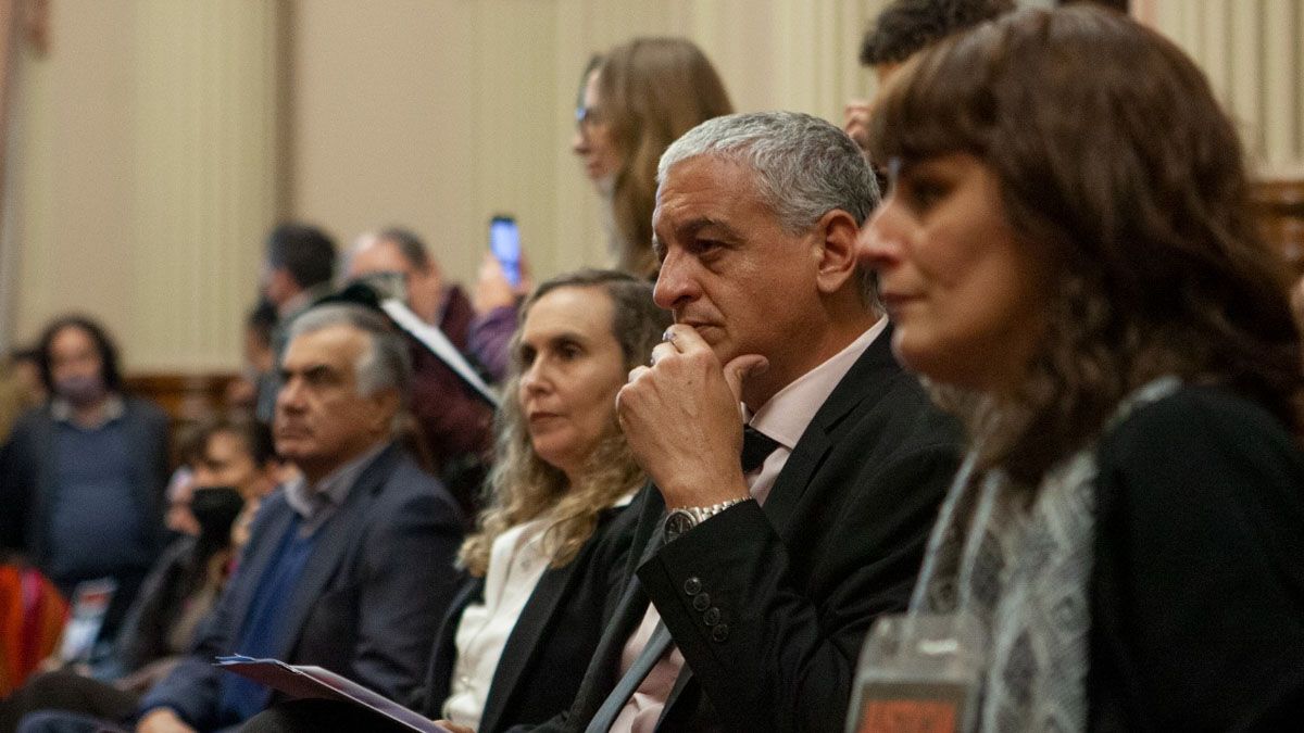 En primer plano, Penélope Moro. A su derecha, el secretario de Derechos Humanos de la Nación, Horacio Pietragalla y la abogada mendocina Viviana Beigel.