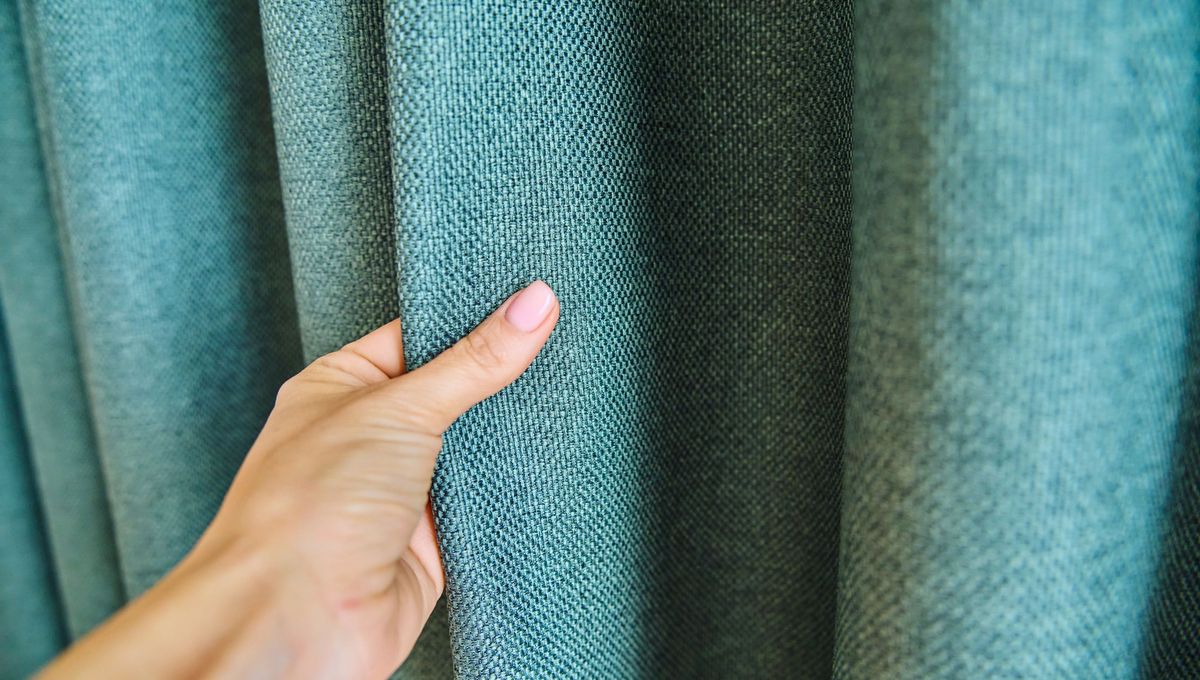 Estas cortinas funcionan como aislantes térmicos. Estas cortinas funcionan como aislantes térmicos. 