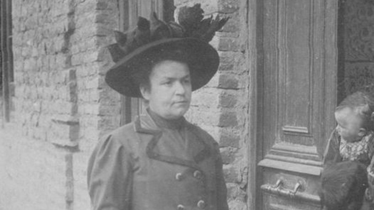 Día del Escritor: Clorinda Gaviola Calle, la mendocina que vendía versos a domicilio  