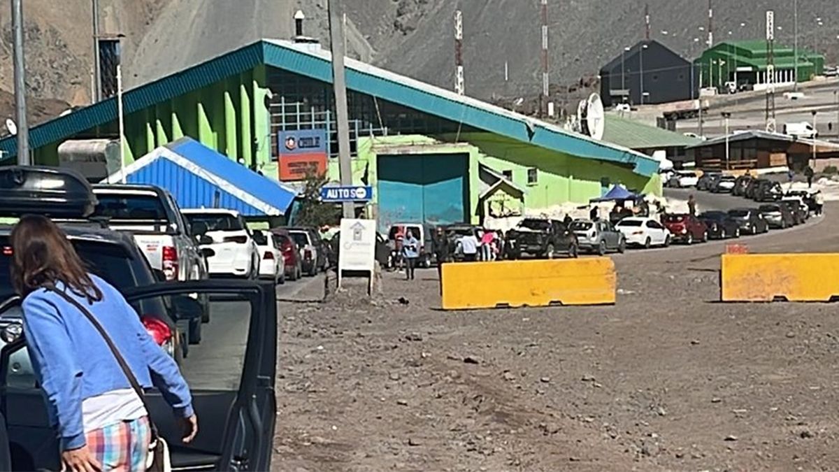 Colas y esperas de 5 horas de espera para pasar a Chile.