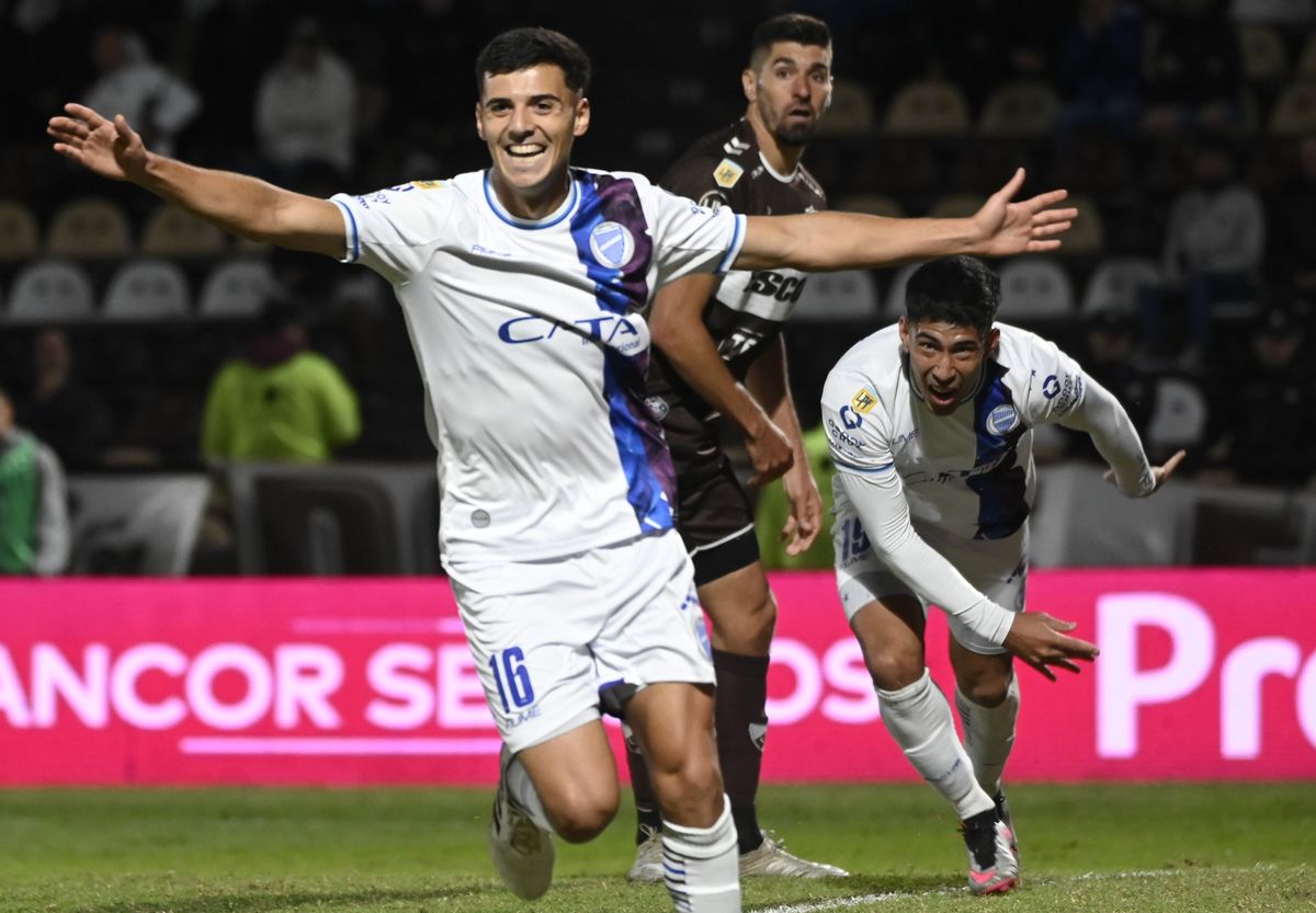 Mariano Santiago jugó 10 y marcó el gol del triunfo.