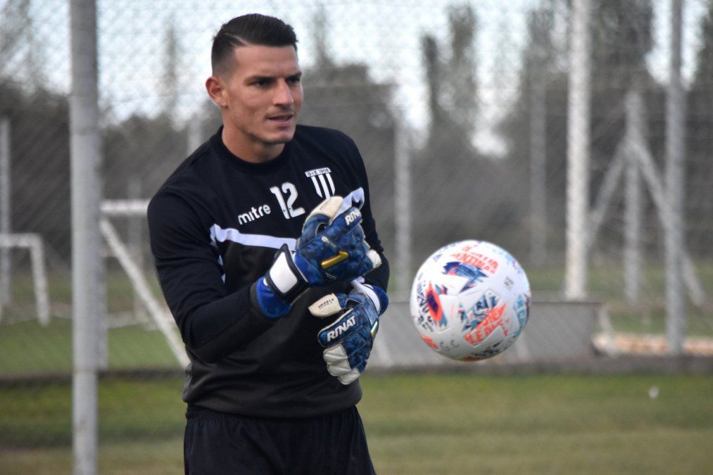 Giovini debutó en el arco de Gimnasia ante Godoy Cruz.