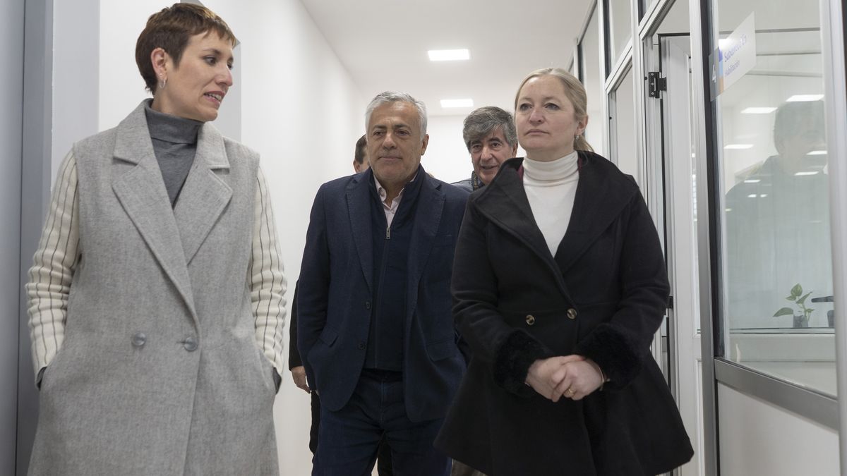 Alfredo Cornejo recorre la nueva sede de la Dirección de Minería junto a la ministra de Energía y Ambiente