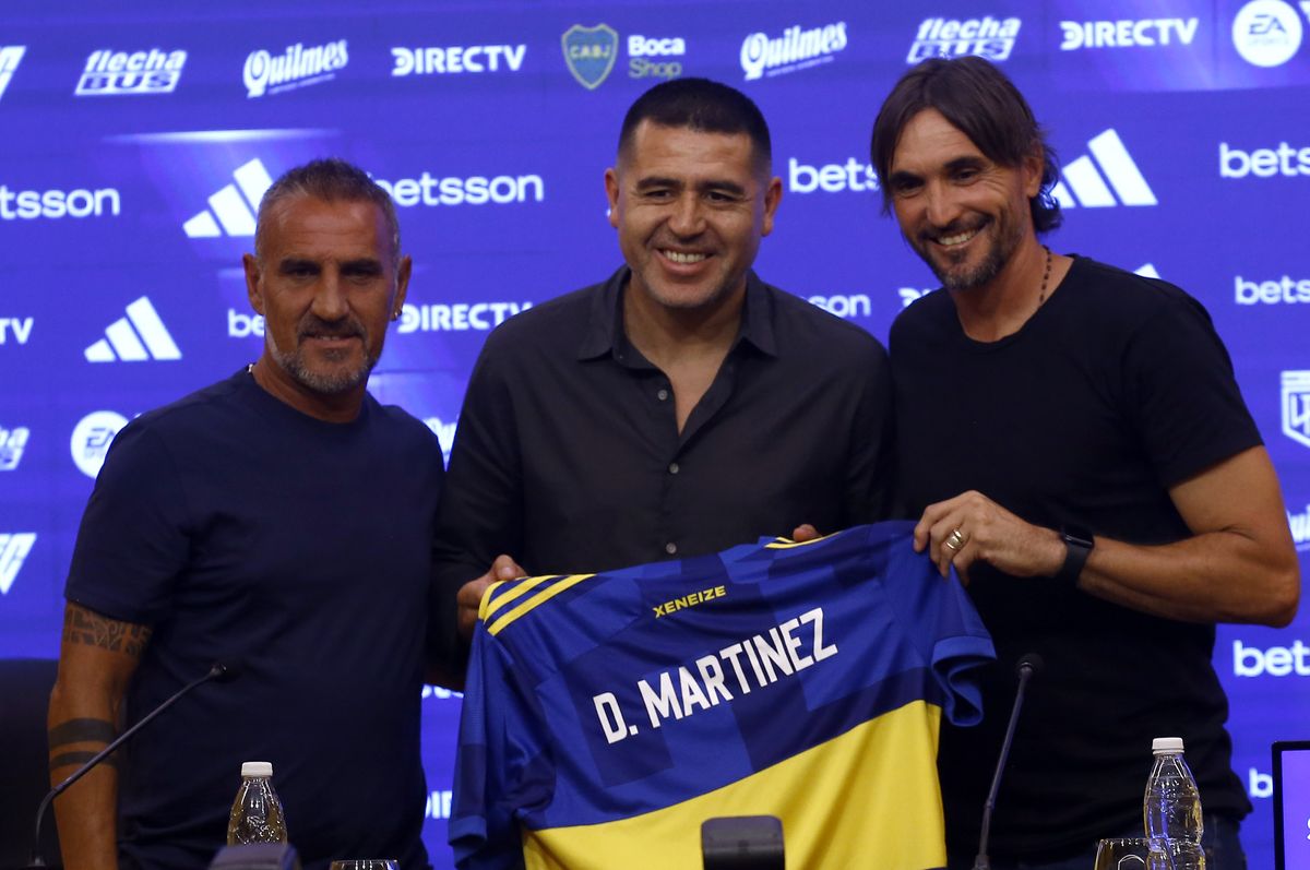 Cascini, Riquelme y Martínez en la presentación del DT