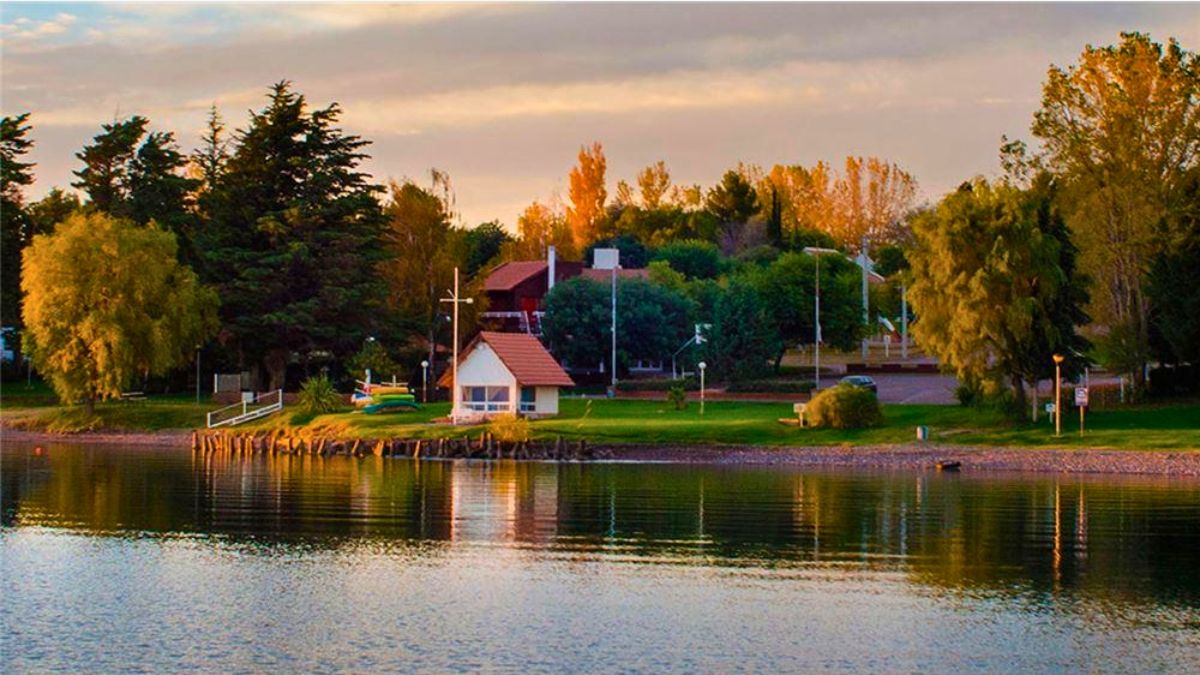 El pueblo tiene un club náutico importante.