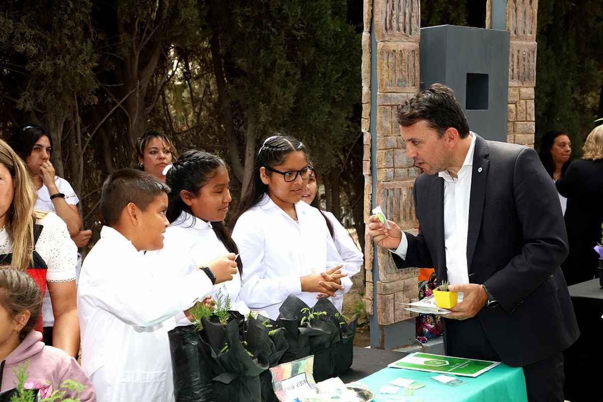 Tadeo García Zalazar. Ministro de Educación, Cultura, Infancias y DGE en el Cierre de  los programas Educativos de Chandon y Terrazas de los Andes.