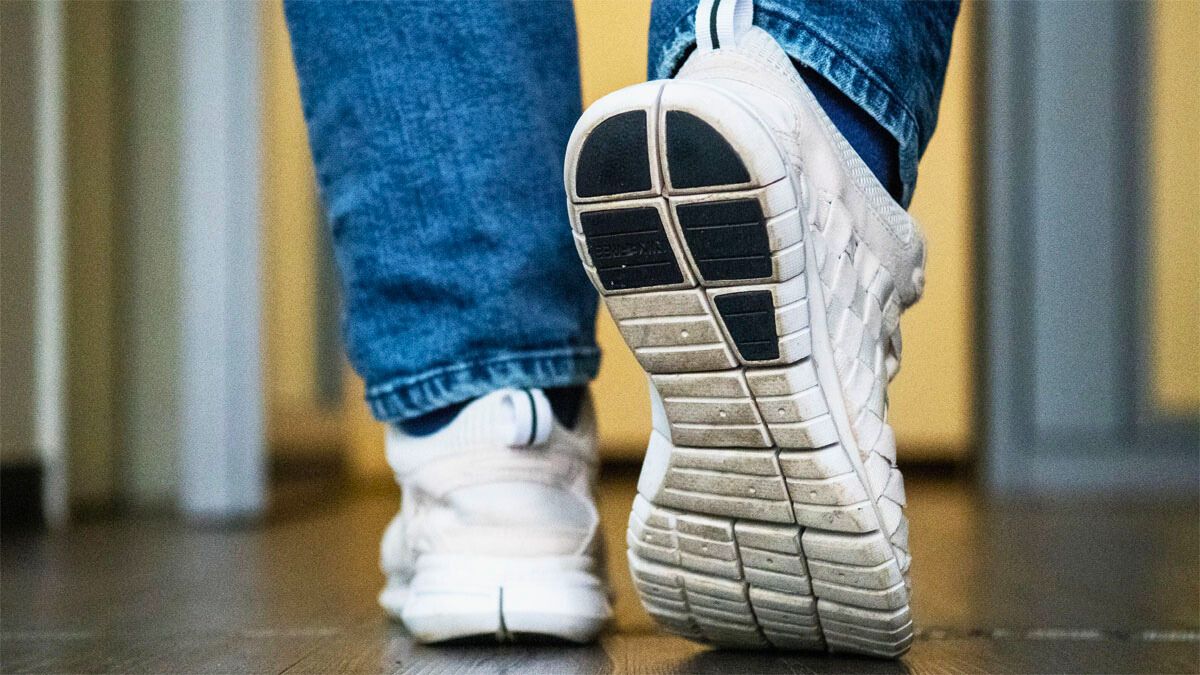 Las zapatillas puede emirir ruidos por muchas causas, que por lo general las personas no saben qué significa.