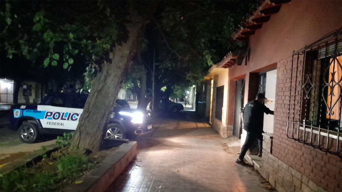 Los allanamientos estuvieron a cargo de la Policía Federal en dos viviendas de Las Heras y Capital.