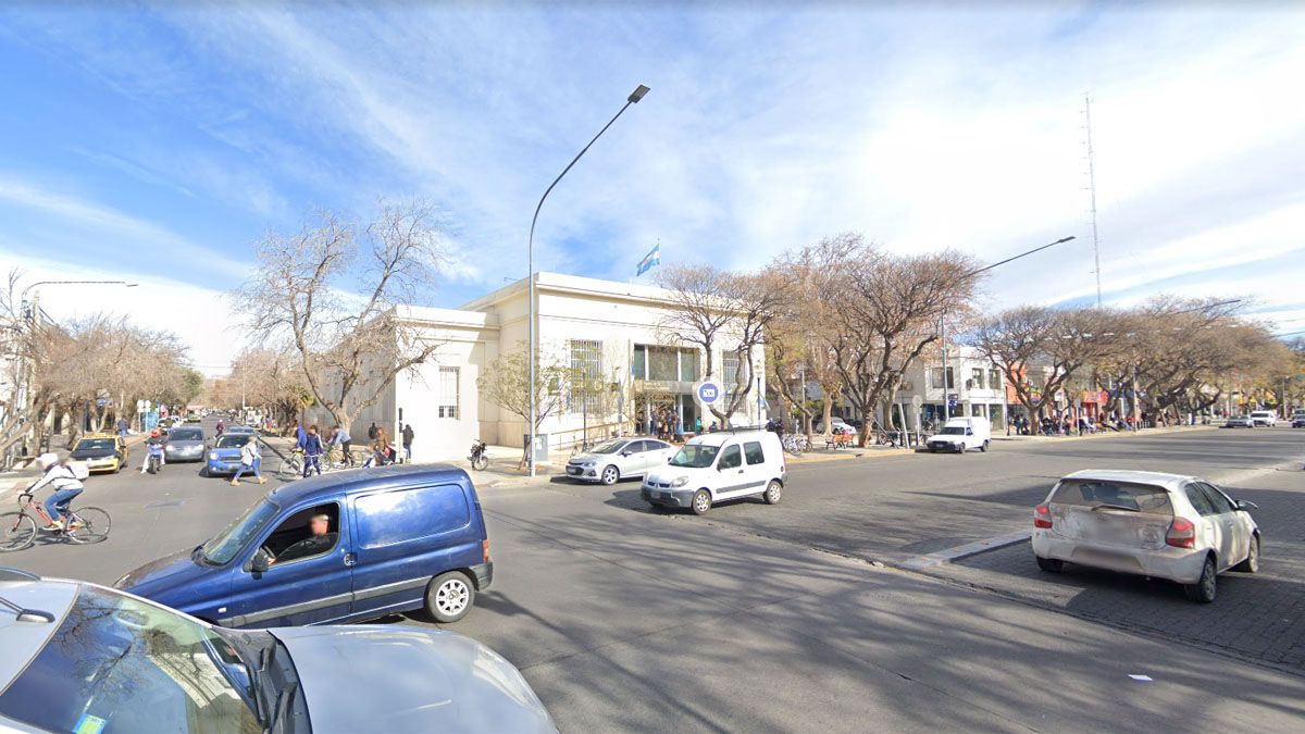Las delincuentes captaron a la mujer de 79 años en la sucursal del Banco Nación en pleno centro de San Rafael.