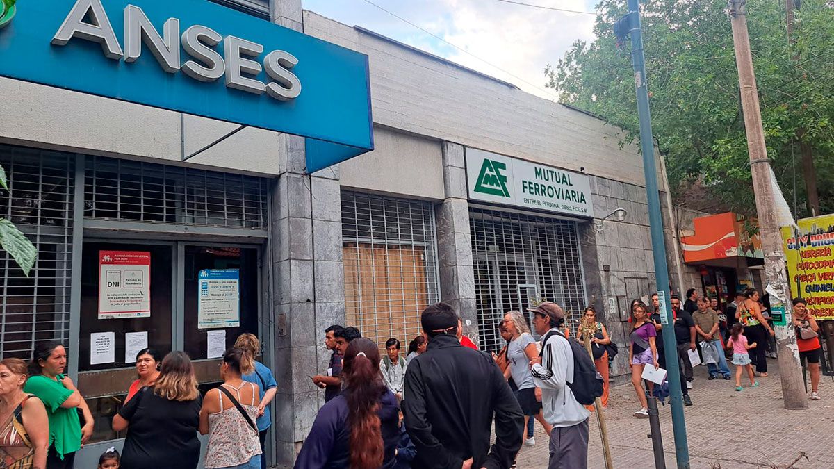 Las Asignaciones de Pago Único (APU) de ANSES son montos económicos que se otorgan por única vez a trabajadores y beneficiarios de la seguridad social en casos de matrimonio, nacimiento o adopción de un hijo. Las Asignaciones de Pago Único (APU) de ANSES son montos económicos que se otorgan por única vez a trabajadores y beneficiarios de la seguridad social en casos de matrimonio, nacimiento o adopción de un hijo.