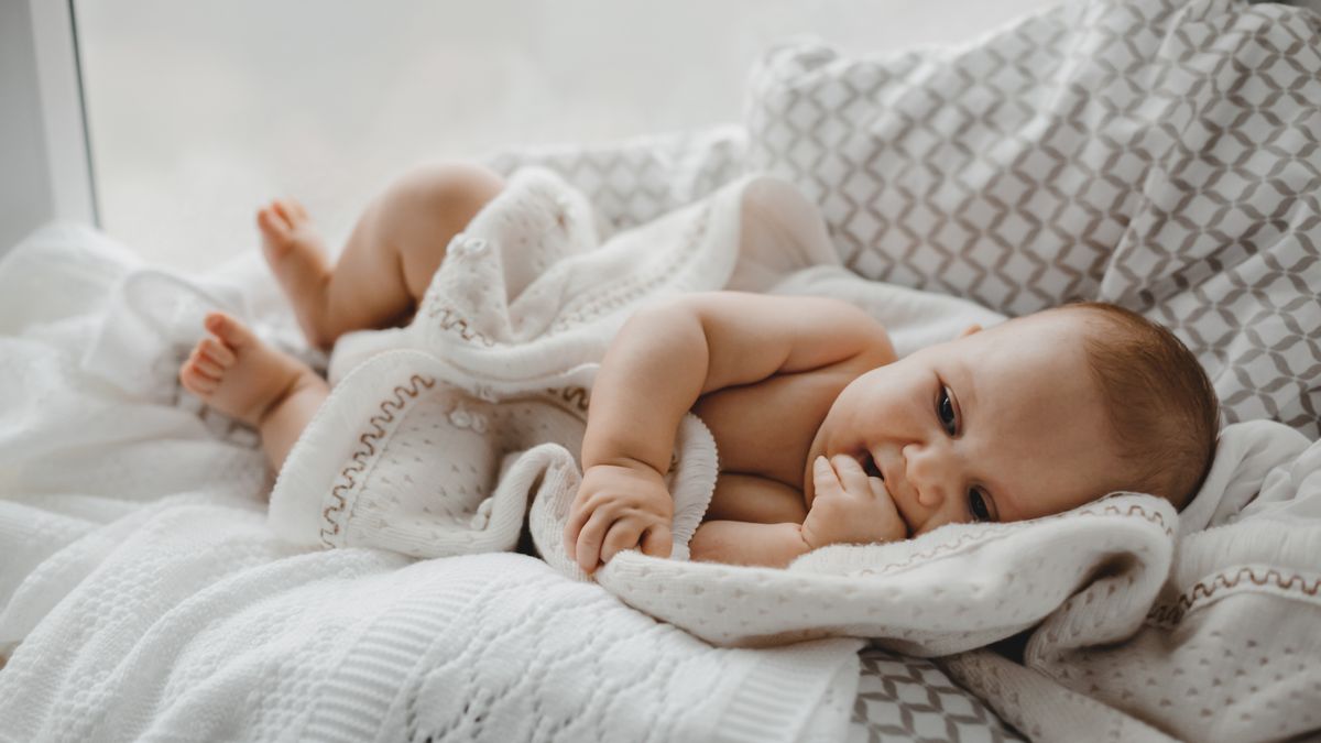 Los nombres de bebé se elgien por tradición o por moda. Los nombres de bebé se elgien por tradición o por moda.