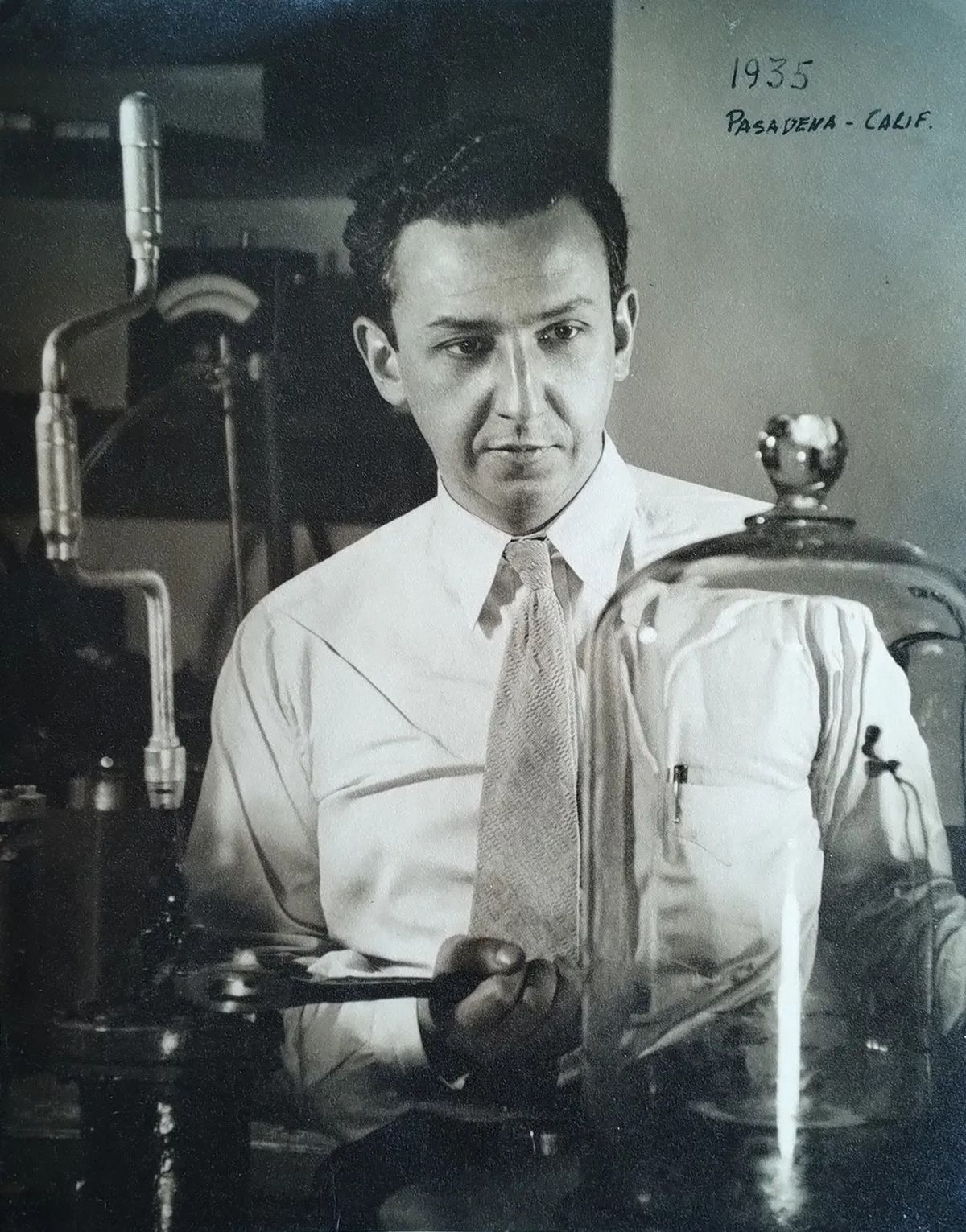 Enrique Gaviola en Estados Unidos a los 35 años. Enrique Gaviola en Estados Unidos a los 35 años.