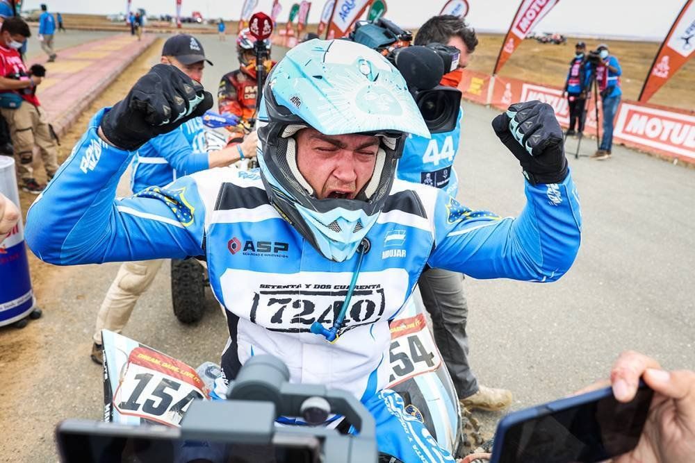 Manuel Andújar celebra en Jeddah.