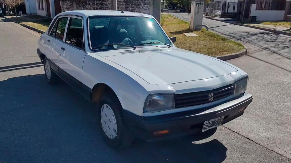 El Peugeot 504 modelo 93 sorprende por su increíble estado de conservación, como 0Km. El Peugeot 504 modelo 93 sorprende por su increíble estado de conservación, como 0Km.