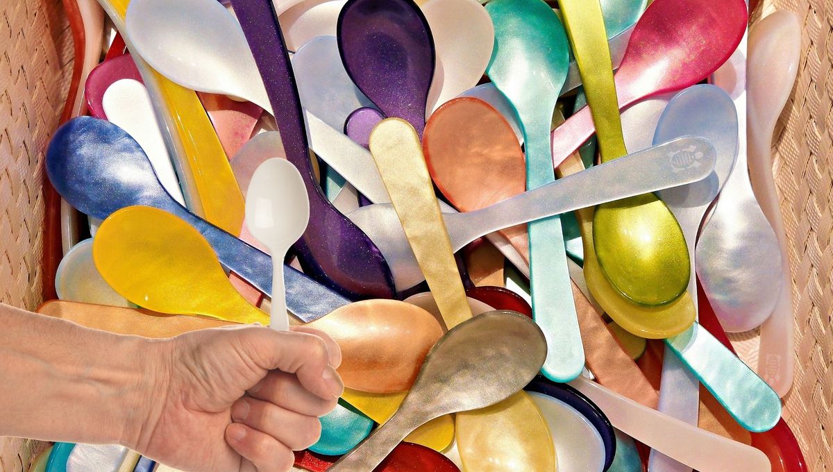Recicla esas cucharas que tengas o que no uses m&aacute;s y convi&eacute;rtelas en un tesoro para tu jard&iacute;n.