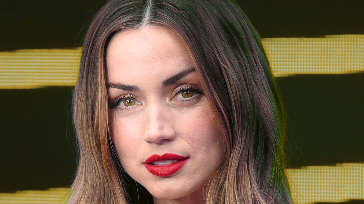 Ana de Armas es la protagonosta de la película Knives Out