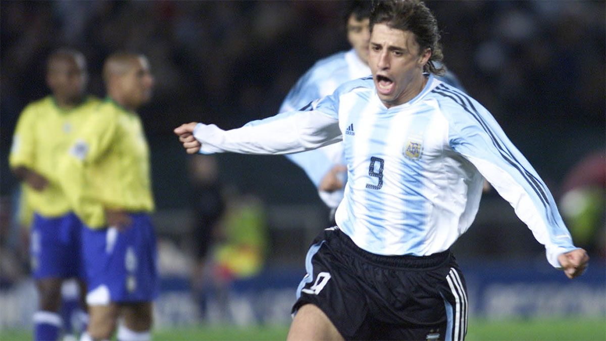 Hernán Crespo metió un doblete ante Brasil en el 2005.