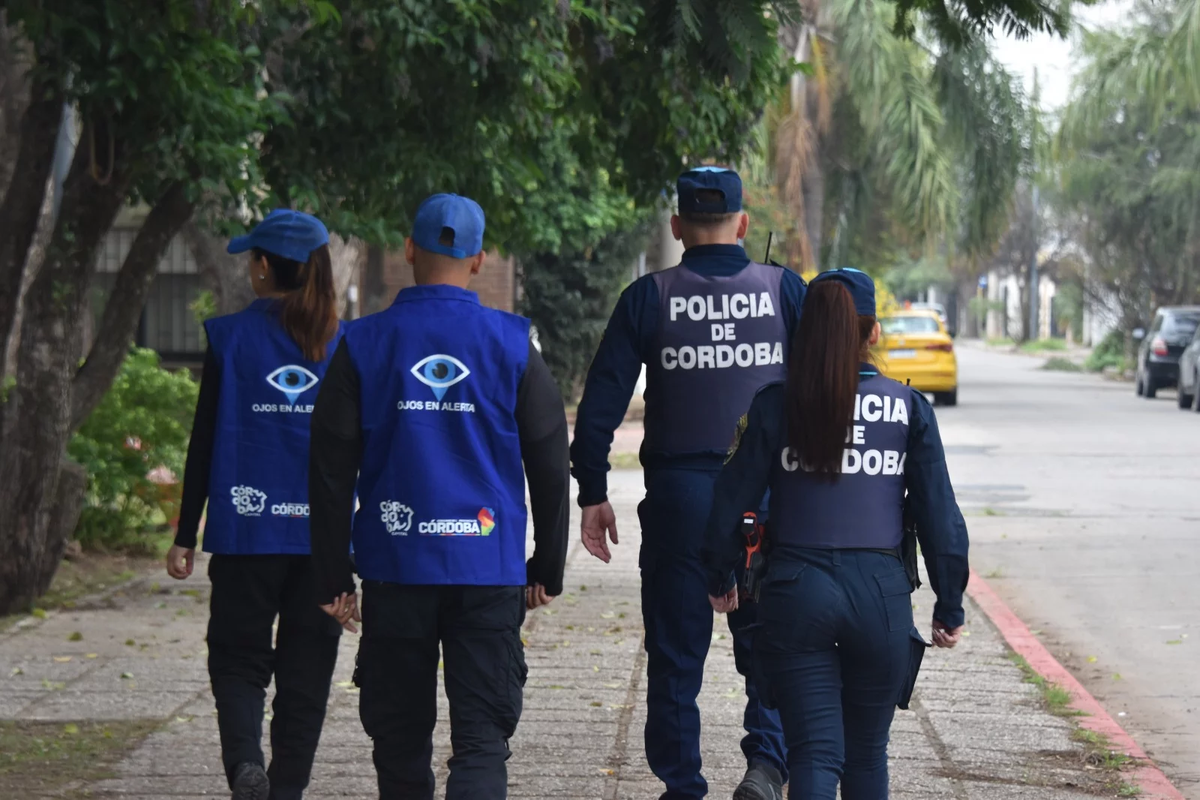 Medida polémica. Las autoridades y los integrantes de Villa Allende decidieron cerrar con portones de noche por la ola de robos que sufren. Medida polémica. Las autoridades y los integrantes de Villa Allende decidieron cerrar con portones de noche por la ola de robos que sufren. 