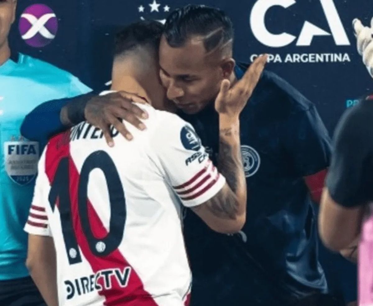 Juanfer Quintero se refiri&oacute; a la posibilidad de compartir equipo en River con Sebasti&aacute;n Villa.