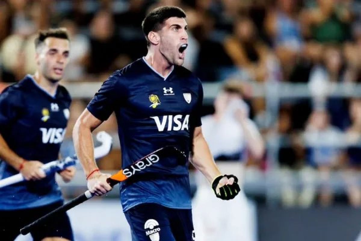 Felipe Merlini convirtió el único gol para Los Leones en la derrota ante Inglaterra en el debut por la FIH Pro League. Felipe Merlini convirtió el único gol para Los Leones en la derrota ante Inglaterra en el debut por la FIH Pro League. 